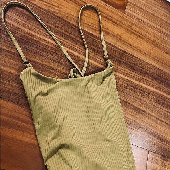 Vitamin A Yara wrap swimsuit size large NWOT - Picture 5 of 11